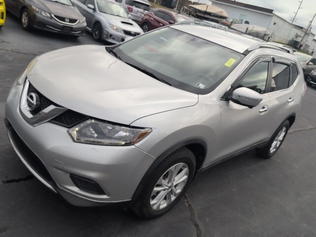 2015 Nissan Rogue SV photo 4