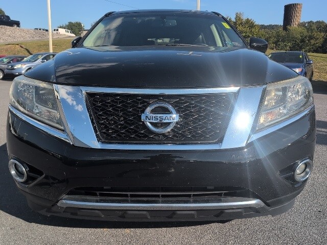 2013 Nissan Pathfinder Platinum photo 3