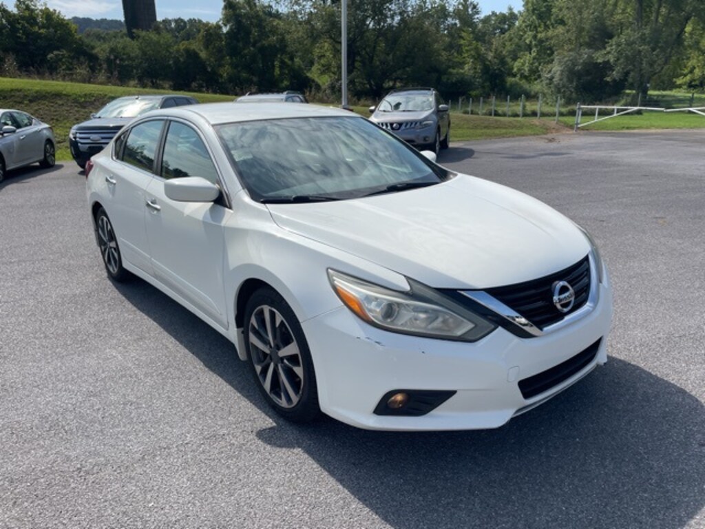 Used 2017 Nissan Altima 2.5 SR Sedan