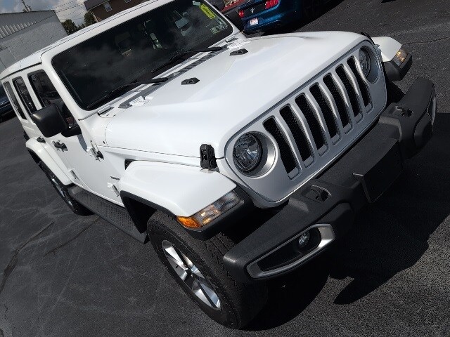2019 Jeep Wrangler Unlimited Sahara photo 2