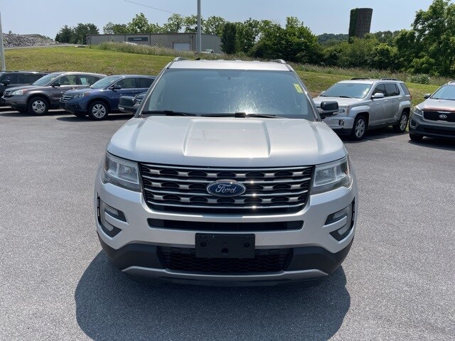 2017 Ford Explorer XLT photo 3
