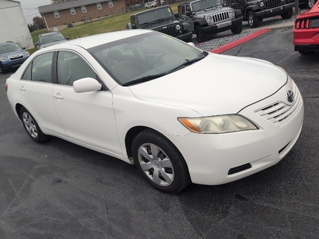 2009 Toyota Camry LE photo 2