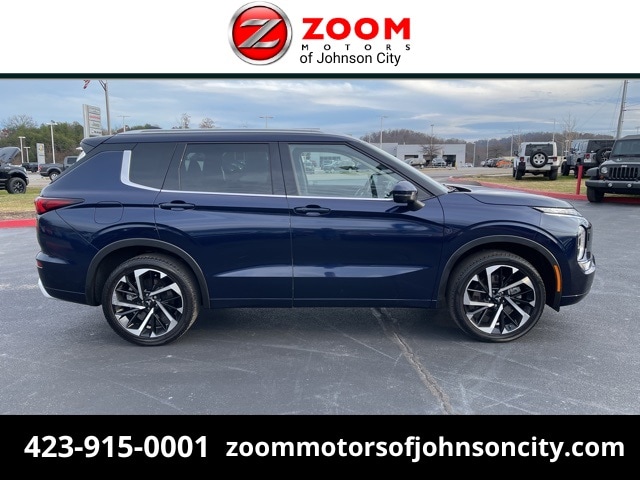 2023 Mitsubishi Outlander SEL's photo