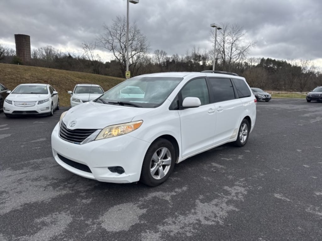 Used 2011 Toyota Sienna Base Minivan/Van