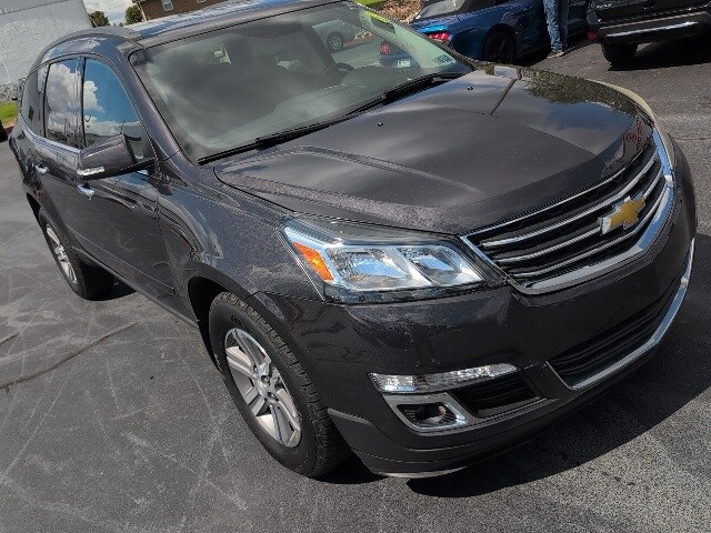 2015 Chevrolet Traverse 1LT photo 2