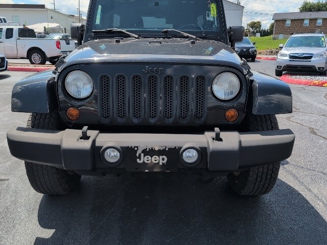 2012 Jeep Wrangler Unlimited Sahara photo 2