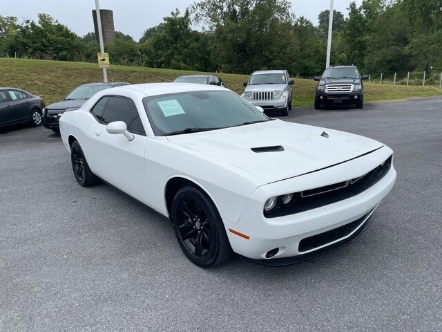 2015 Dodge Challenger SXT photo 2