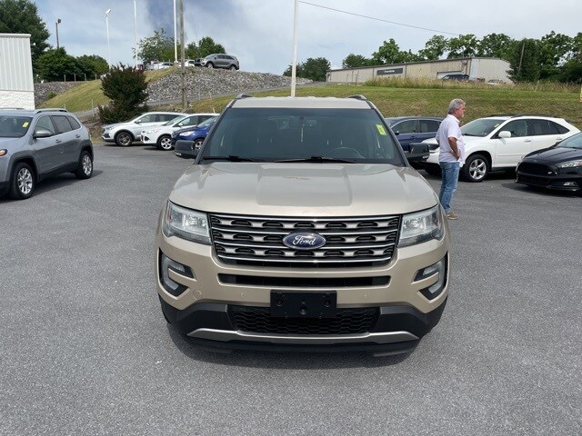 2017 Ford Explorer XLT photo 2