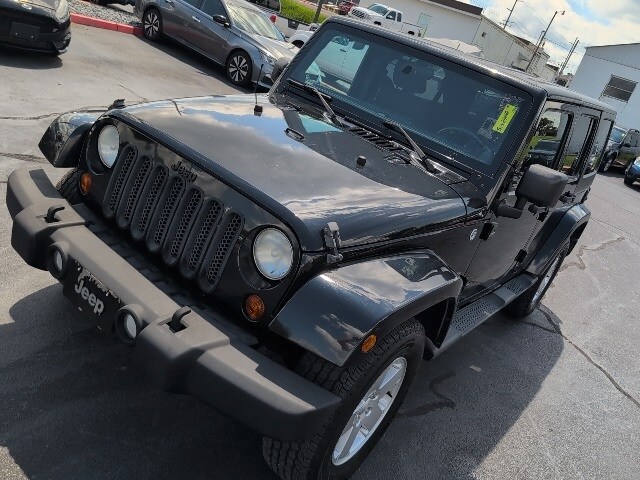2012 Jeep Wrangler Unlimited Sahara photo 3