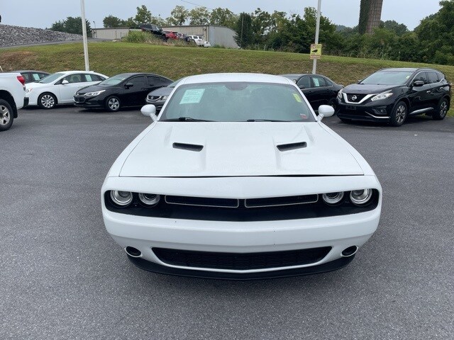 2015 Dodge Challenger SXT photo 3