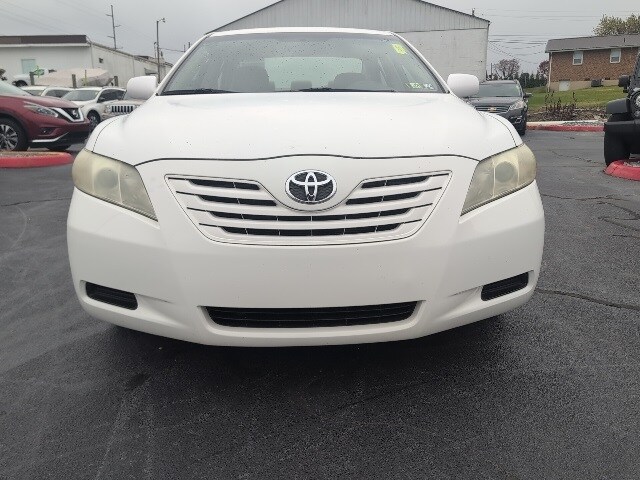 2009 Toyota Camry LE photo 3