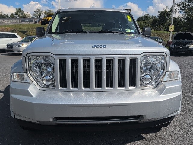 2011 Jeep Liberty Sport photo 2