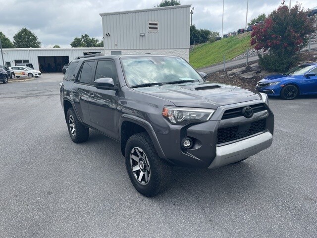 2022 Toyota 4Runner TRD Off-Road photo 2