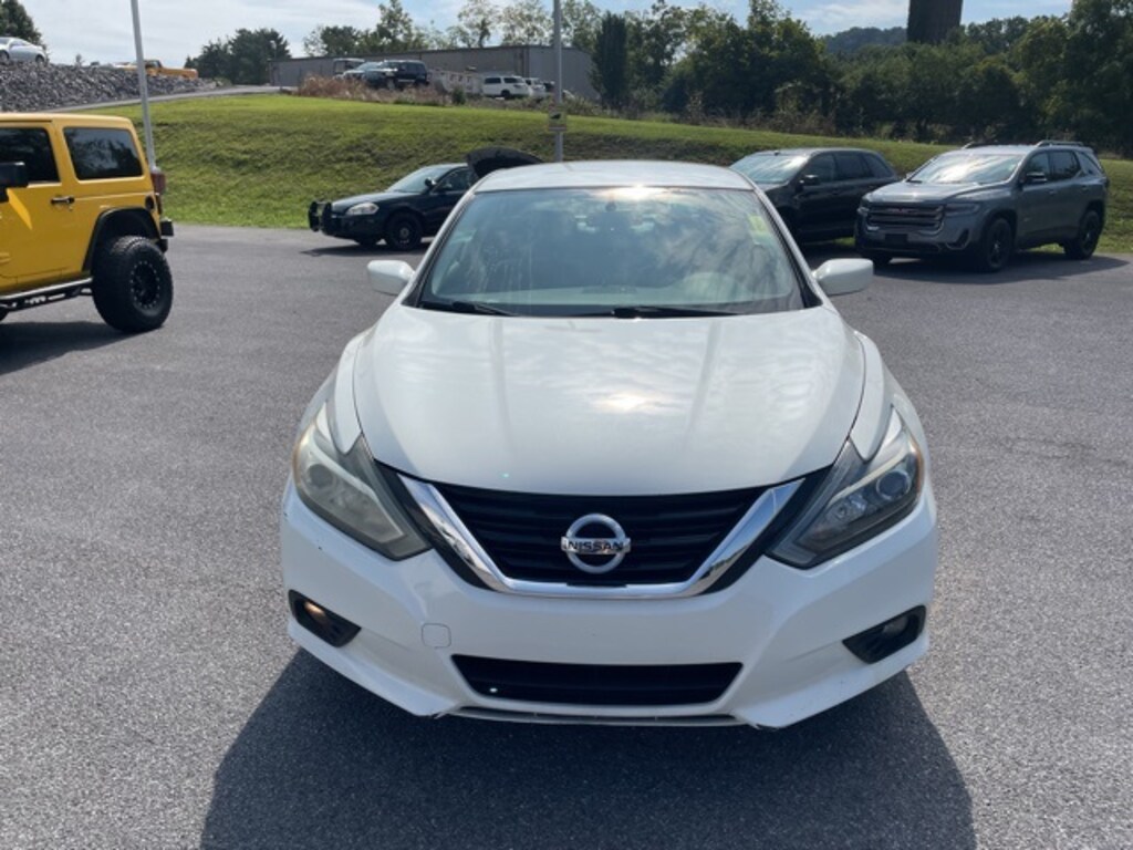 Used 2017 Nissan Altima 2.5 SR Sedan