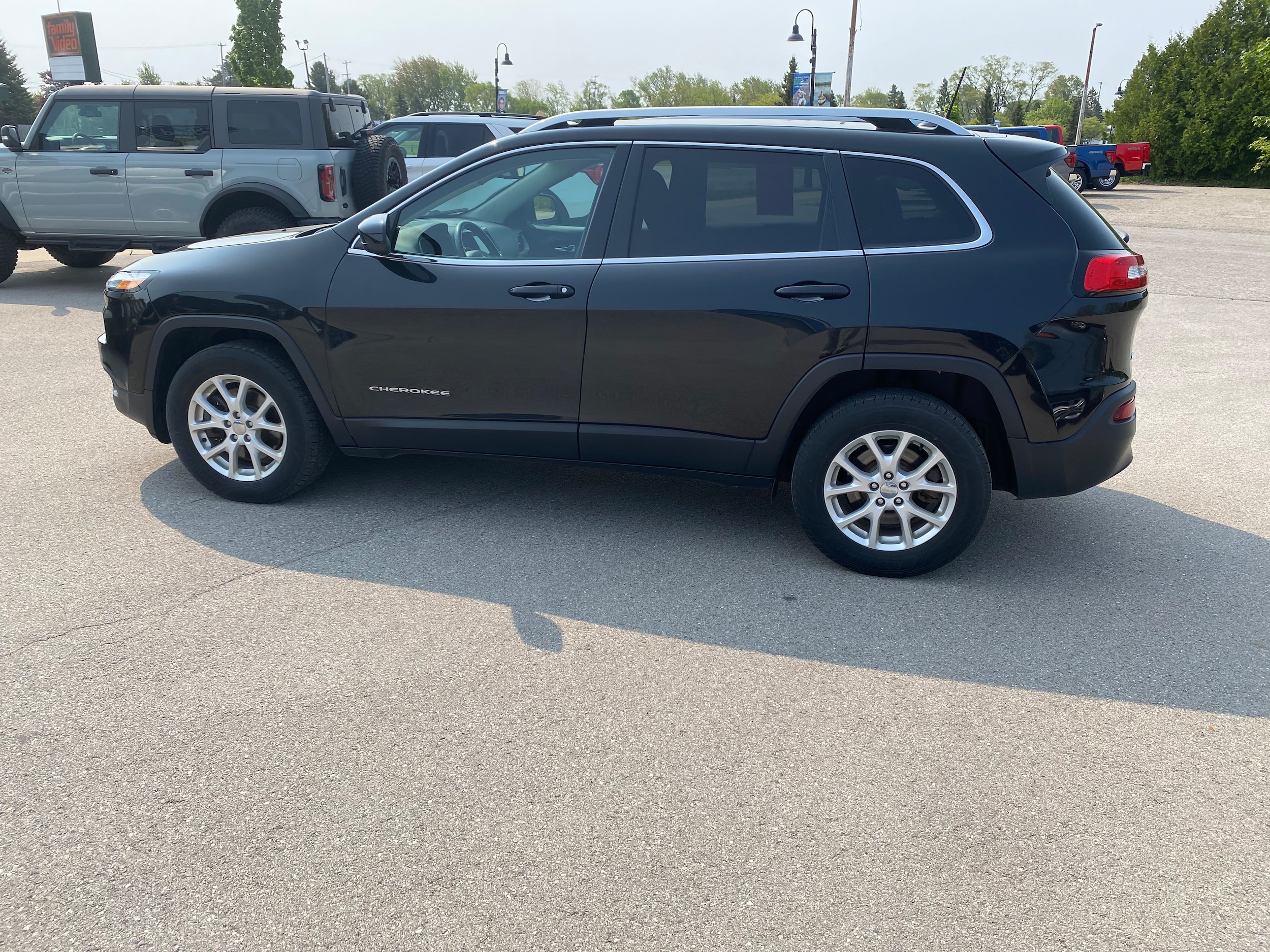 Used 2016 Jeep Cherokee Latitude with VIN 1C4PJMCB8GW368434 for sale in Tawas City, MI