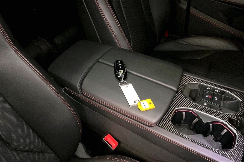 used 2023 Lamborghini Urus car, priced at $254,991