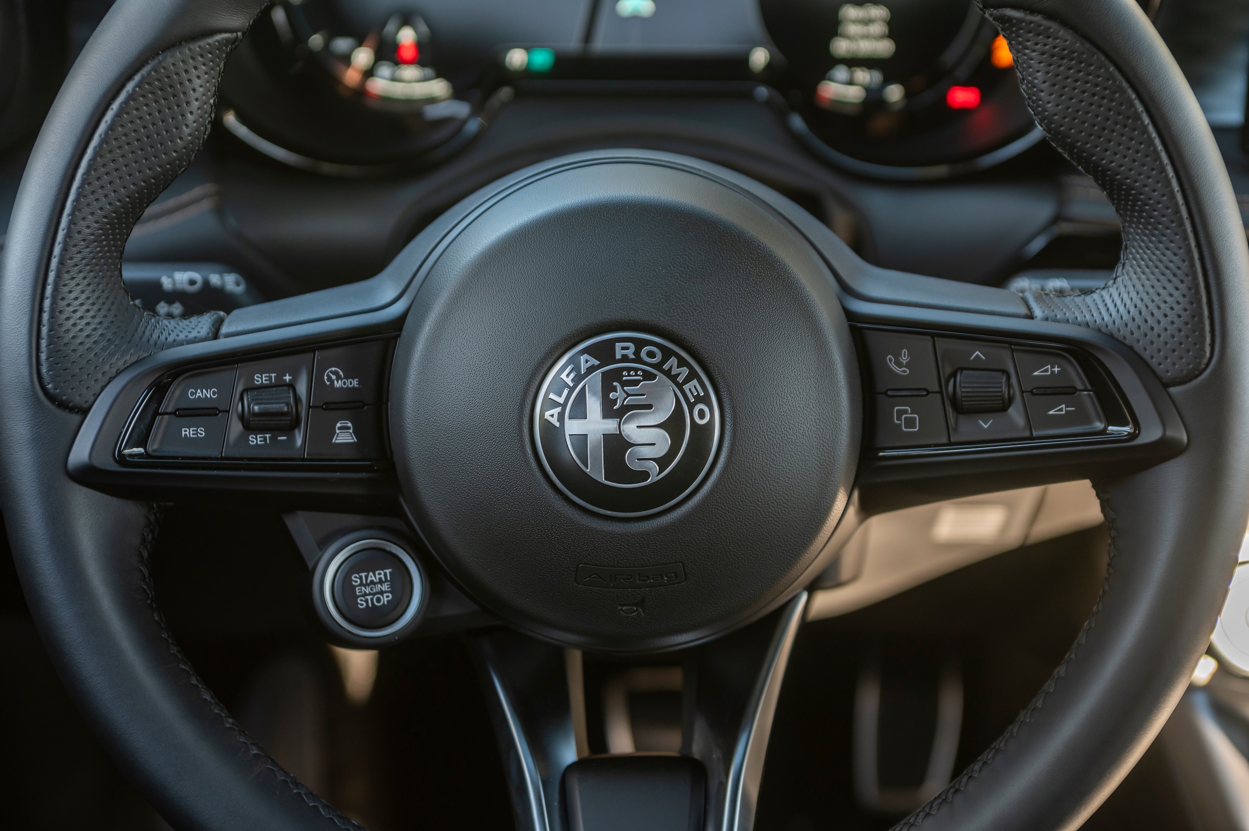 new 2025 Alfa Romeo Tonale Hybrid car, priced at $54,125