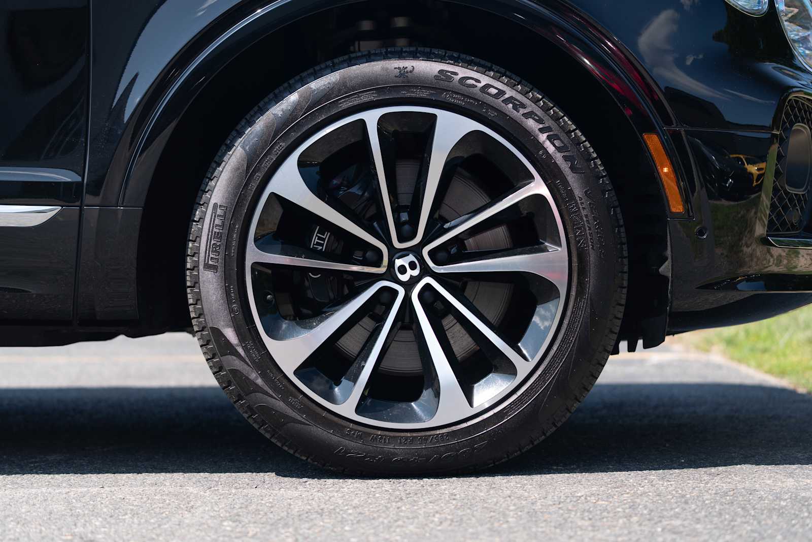 used 2023 Bentley Bentayga EWB car