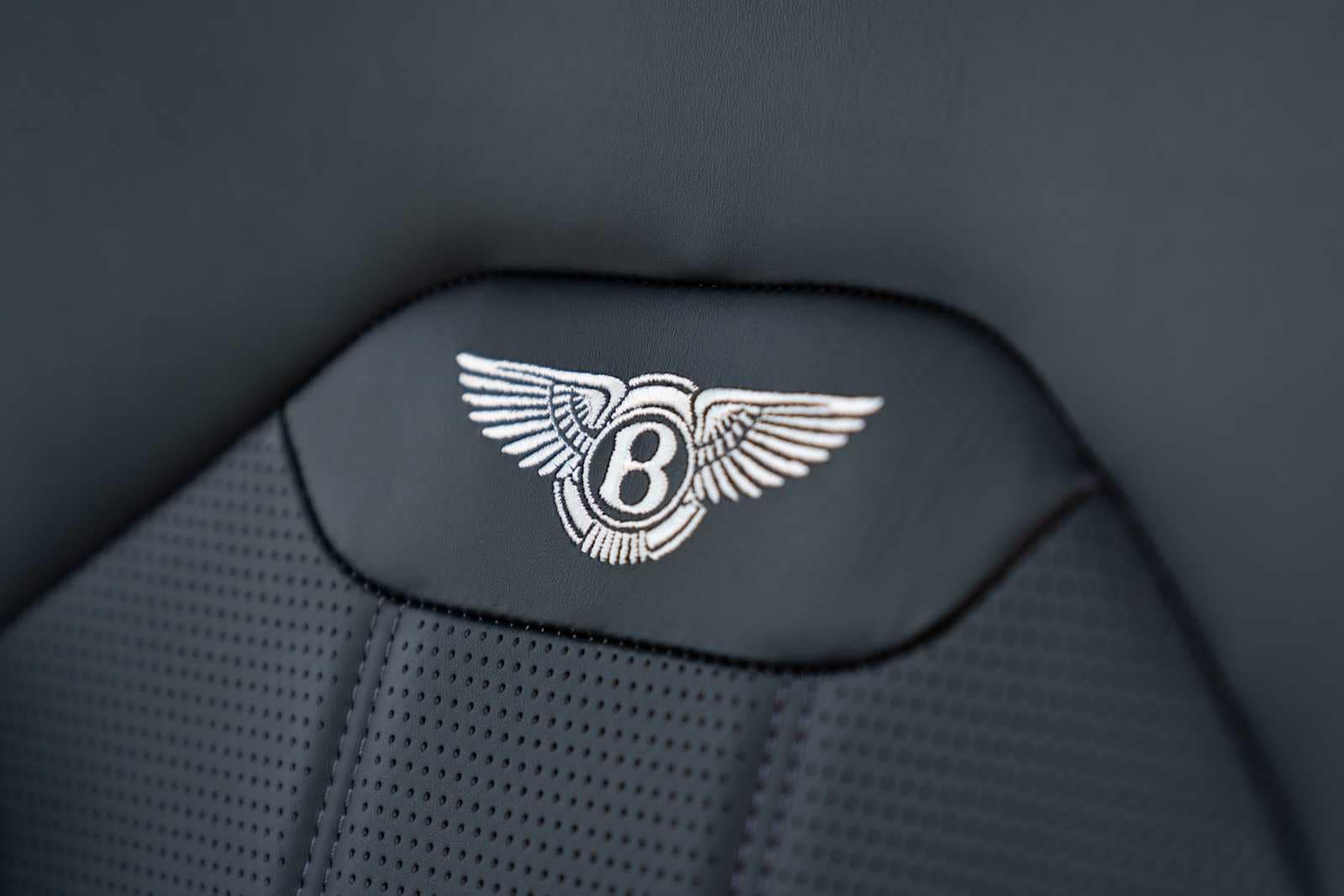 used 2023 Bentley Bentayga EWB car