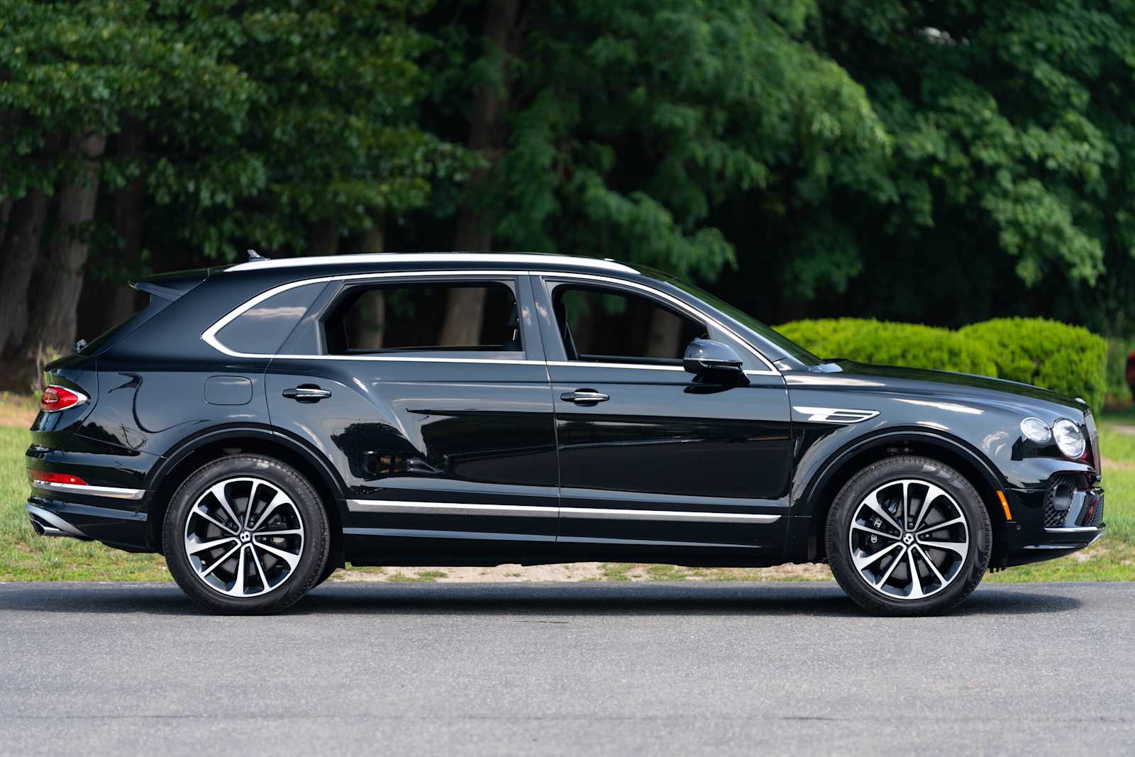used 2023 Bentley Bentayga EWB car