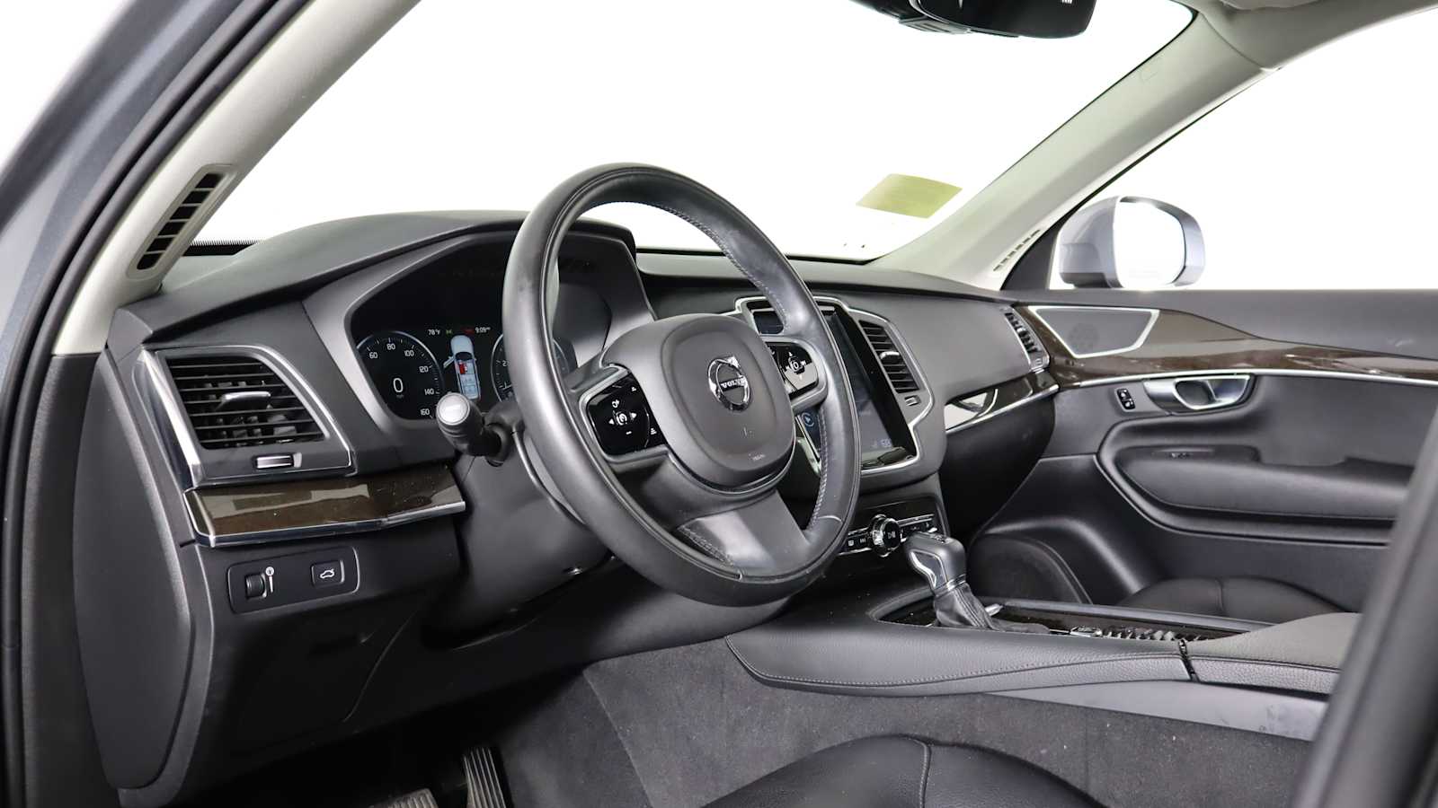 used 2018 Volvo XC90 car, priced at $22,698
