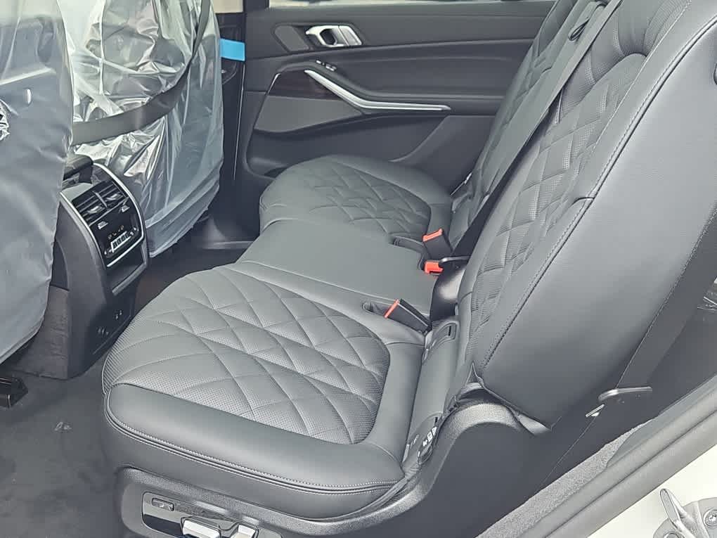 new 2026 BMW X7 car, priced at $92,265