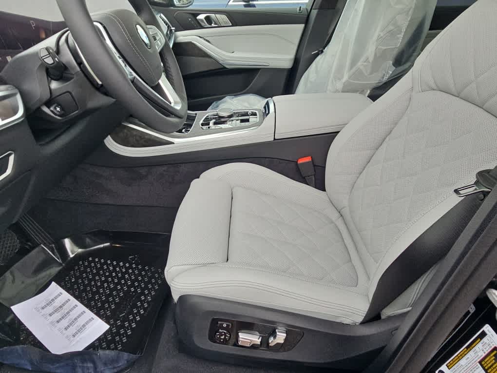 new 2026 BMW X7 car, priced at $94,115