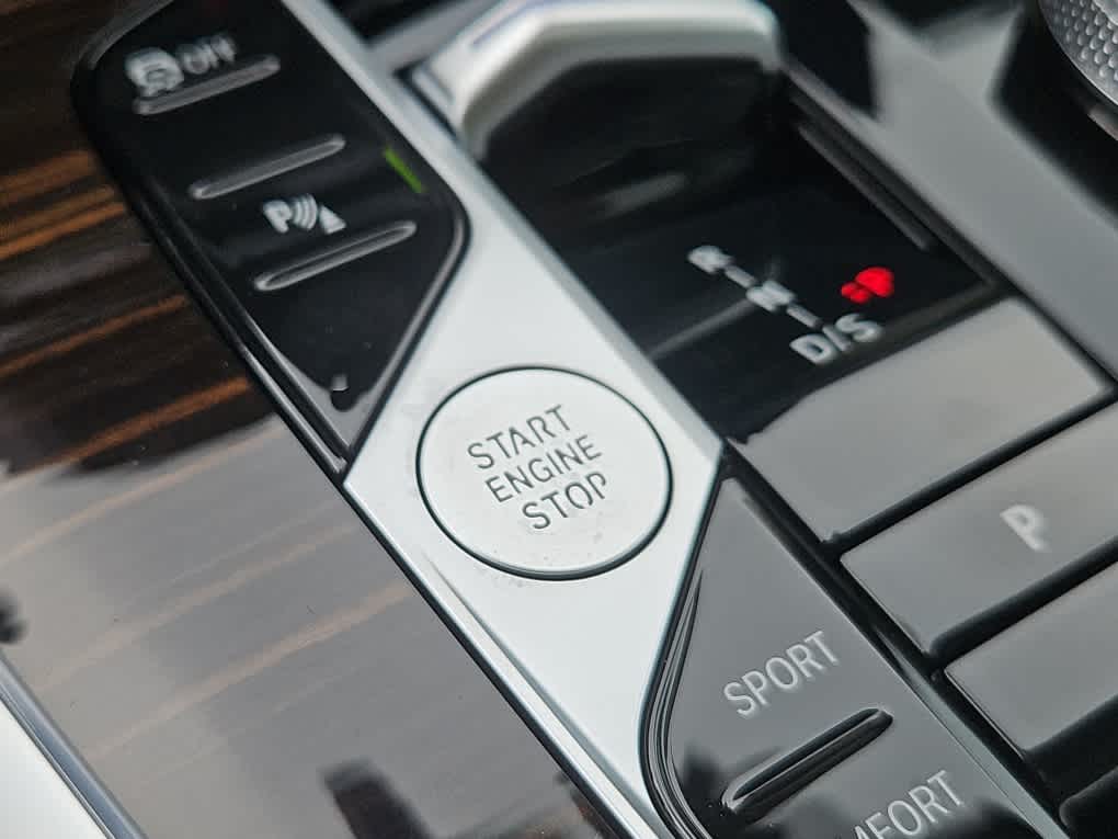 new 2026 BMW X7 car, priced at $92,265