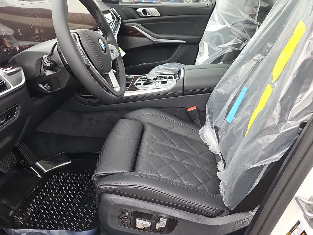 new 2026 BMW X7 car, priced at $92,265