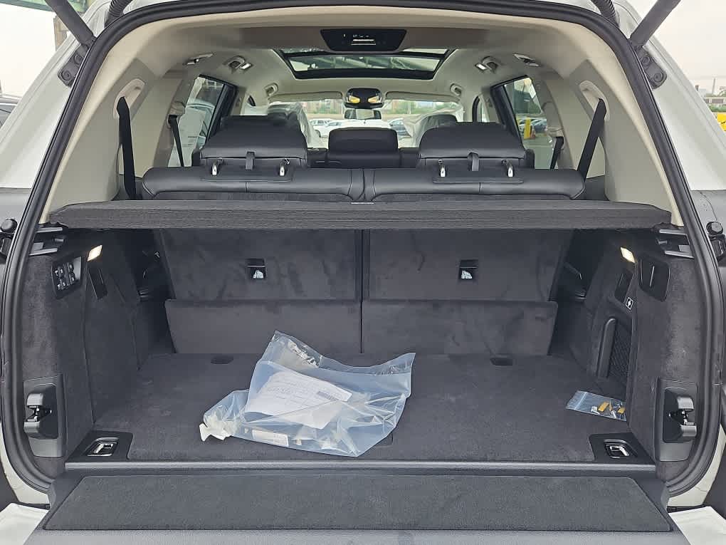 new 2026 BMW X7 car, priced at $92,265