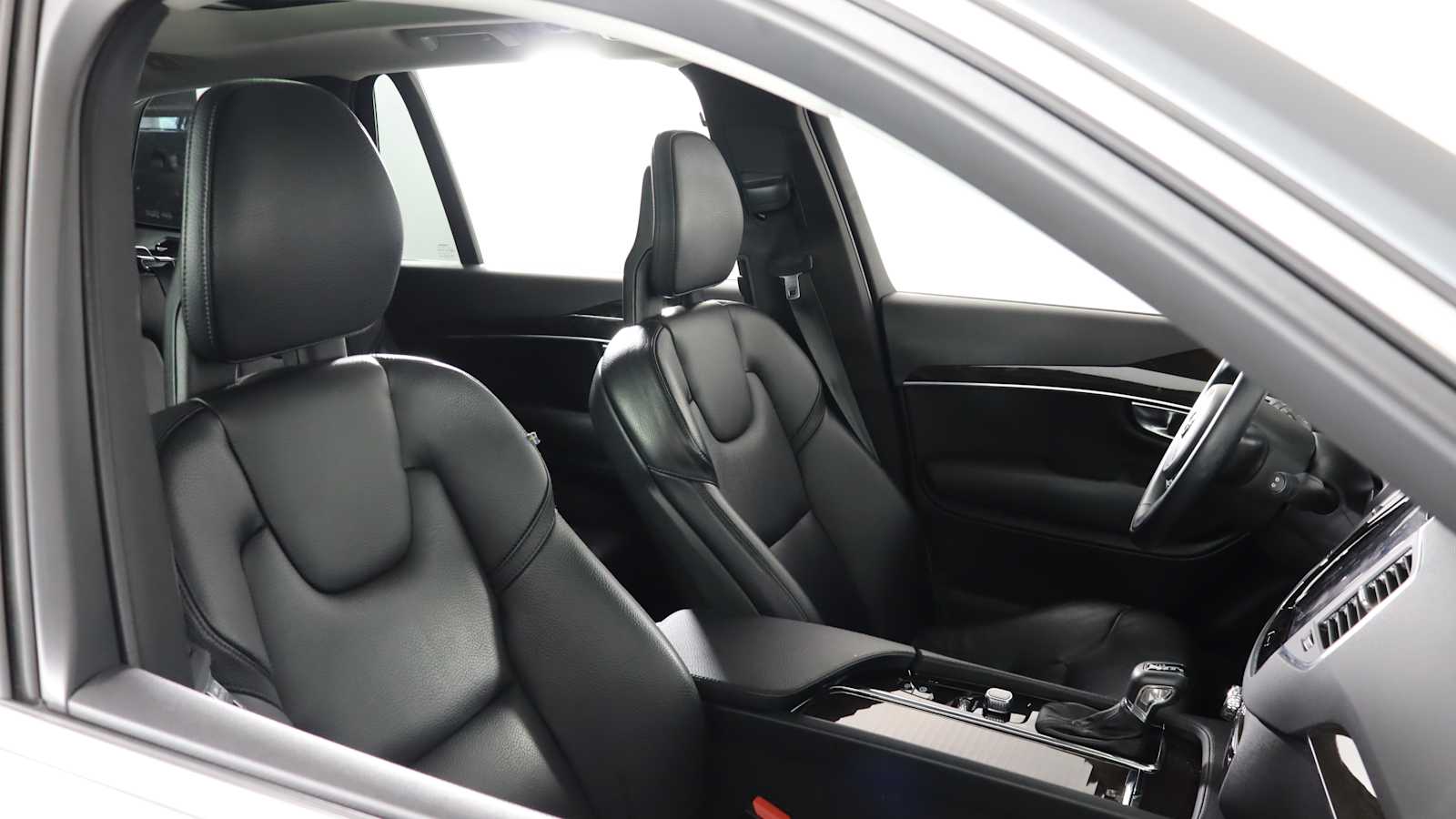 used 2018 Volvo XC90 car, priced at $22,698