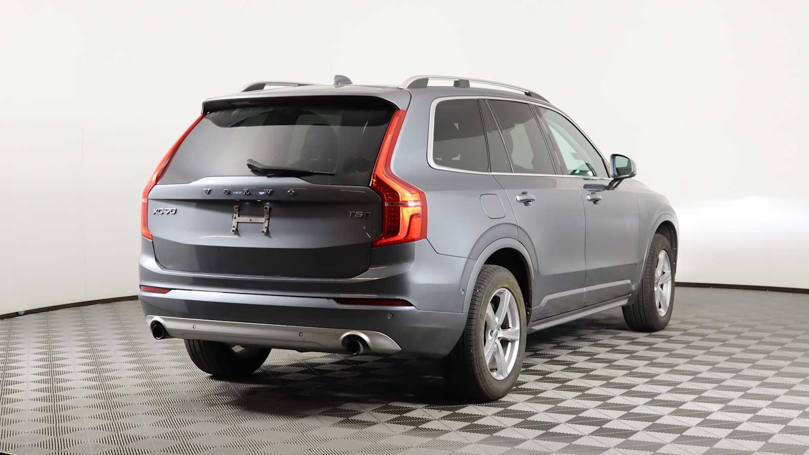 used 2018 Volvo XC90 car, priced at $22,698