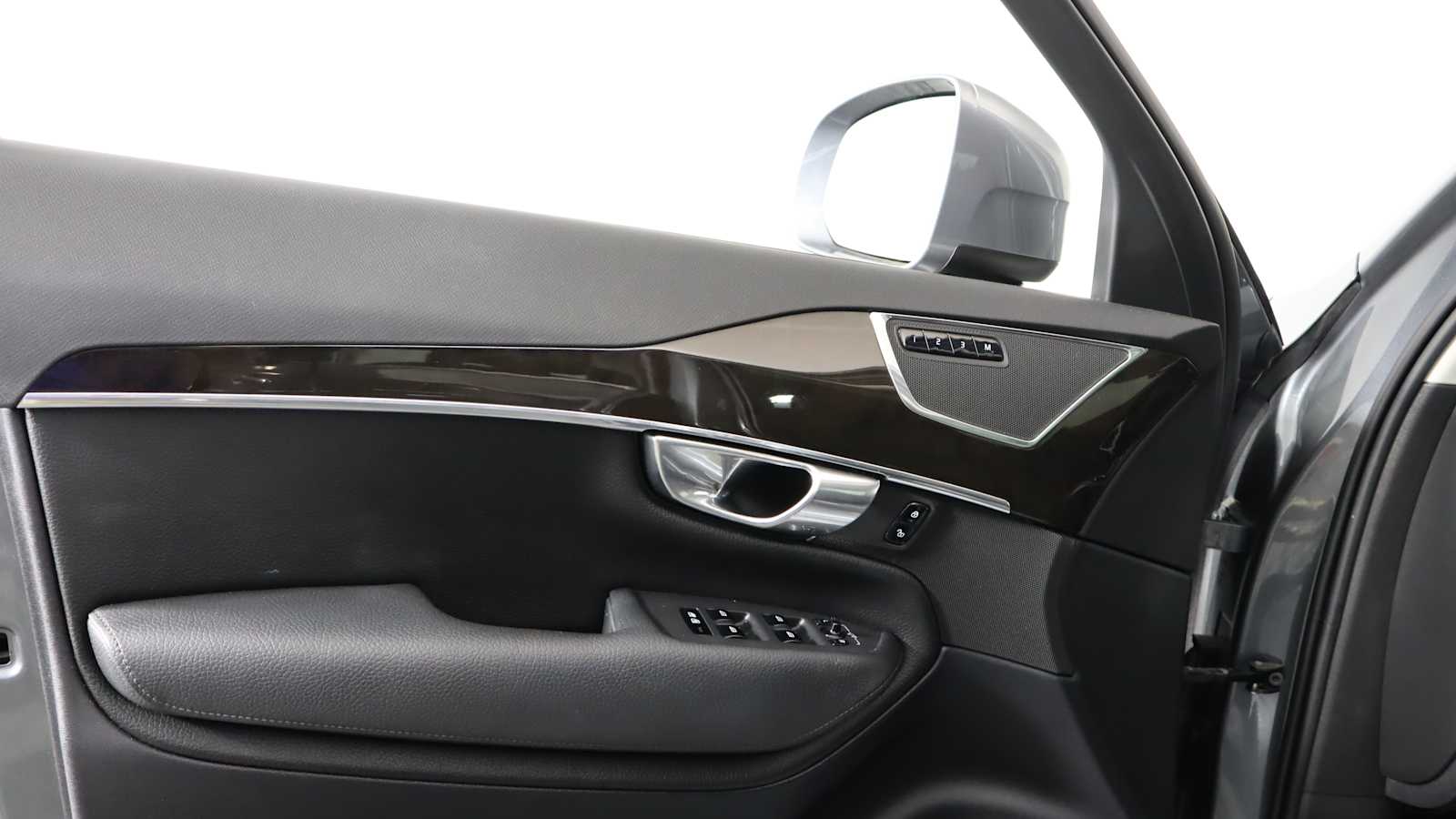 used 2018 Volvo XC90 car, priced at $22,698
