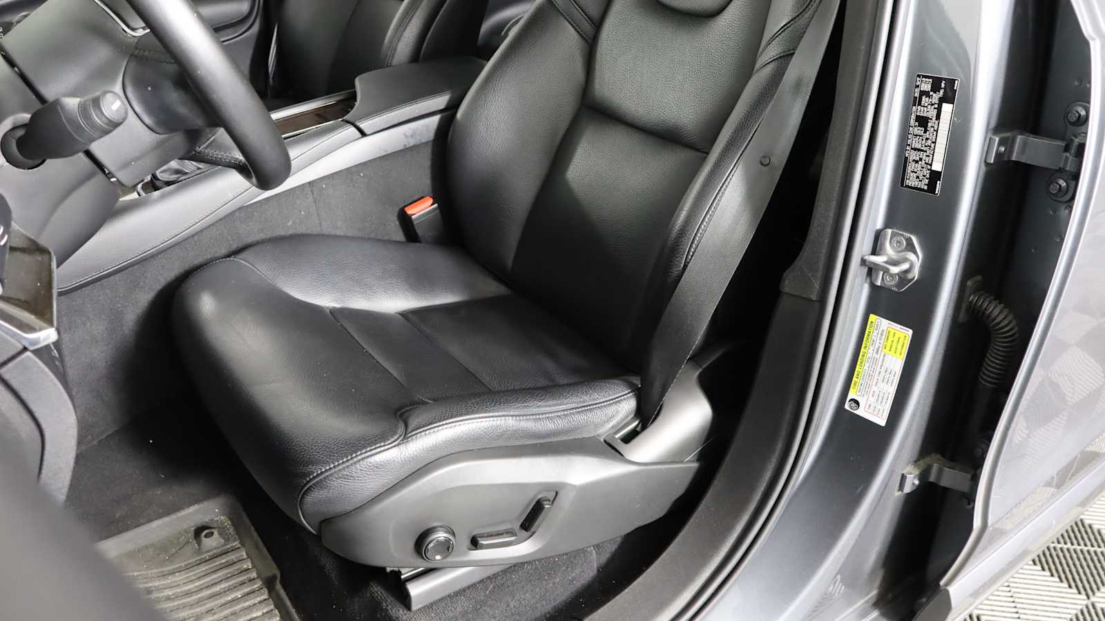 used 2018 Volvo XC90 car, priced at $22,698