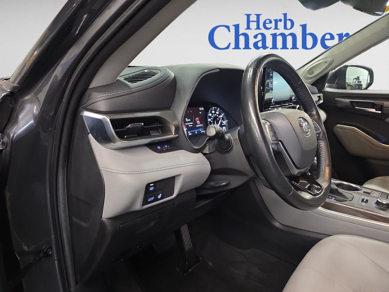 used 2020 Toyota Highlander car, priced at $34,997