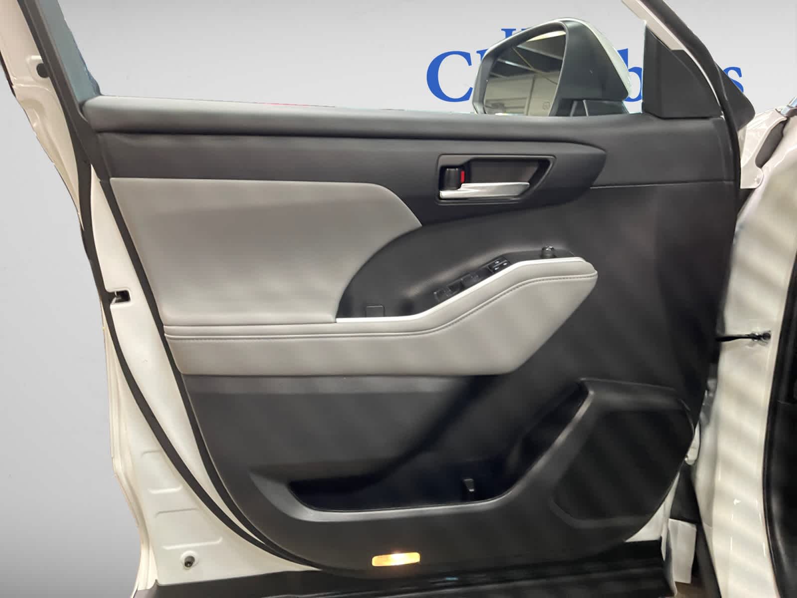 used 2022 Toyota Highlander car, priced at $37,997