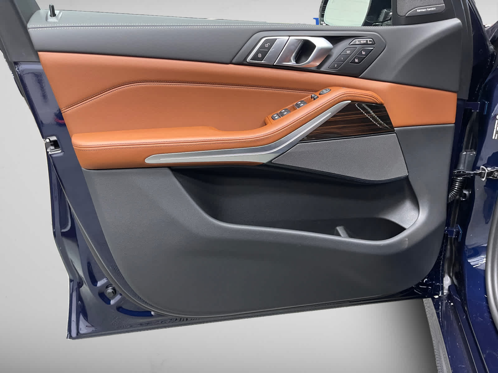 new 2026 BMW X7 car, priced at $125,330