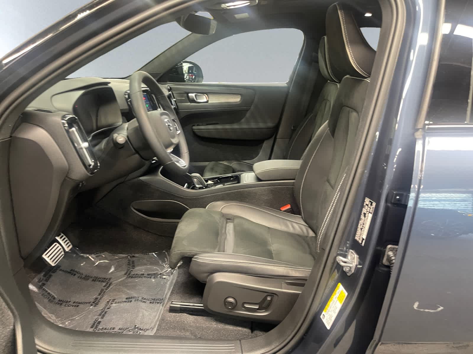 used 2022 Volvo XC40 Recharge Twin Pure Electric car, priced at $26,497