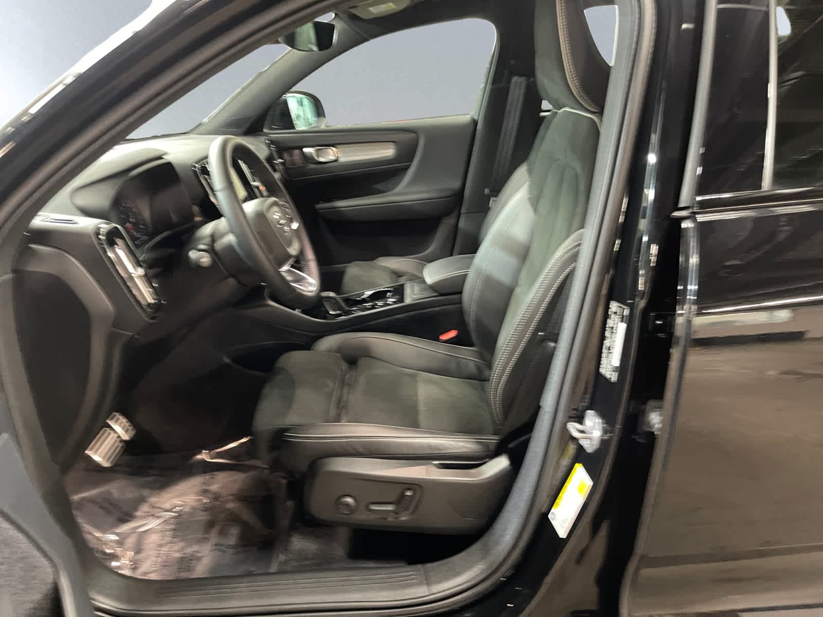 used 2022 Volvo XC40 car, priced at $23,498