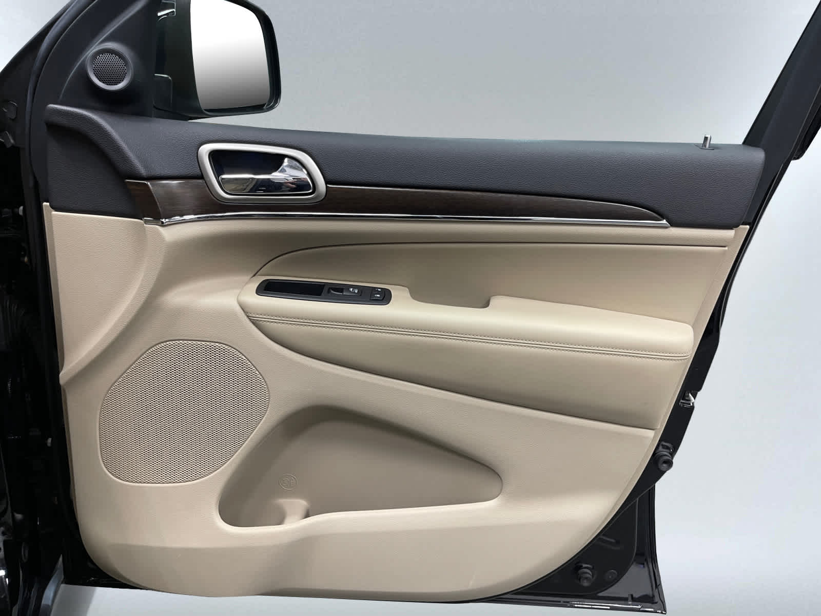 used 2017 Jeep Grand Cherokee car, priced at $13,897