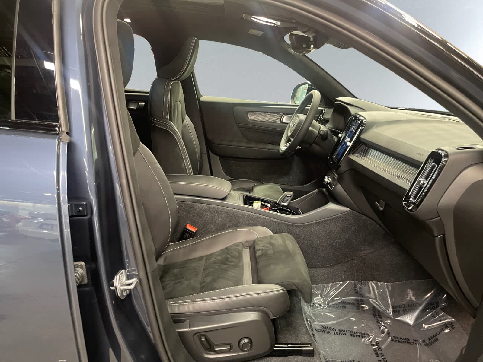 used 2022 Volvo XC40 Recharge Twin Pure Electric car, priced at $26,497