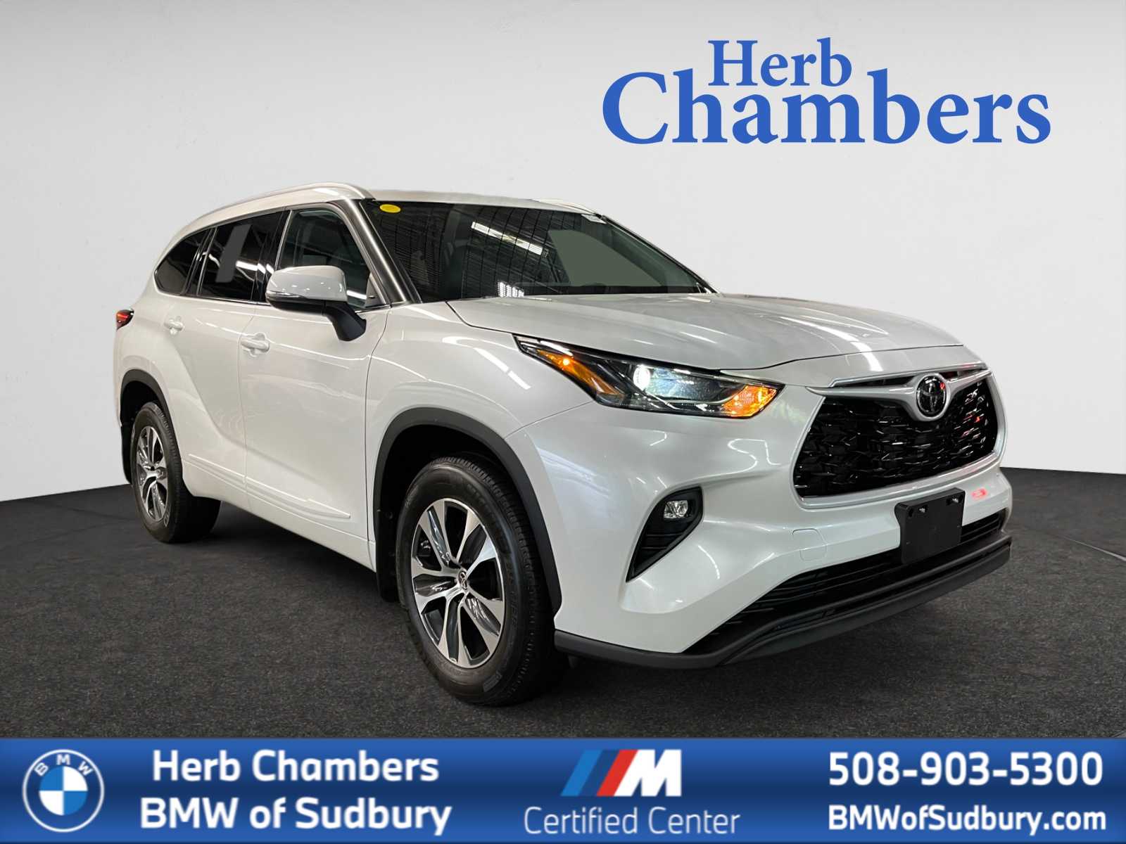 used 2022 Toyota Highlander car, priced at $37,997