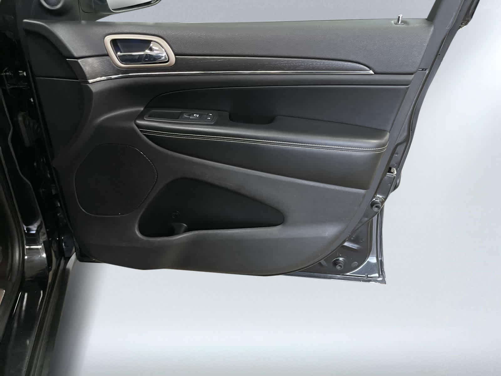 used 2016 Jeep Grand Cherokee car, priced at $14,498