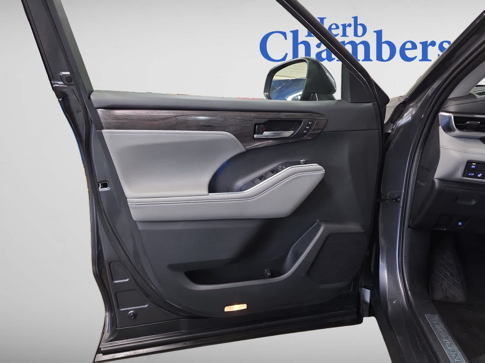 used 2020 Toyota Highlander car, priced at $34,997