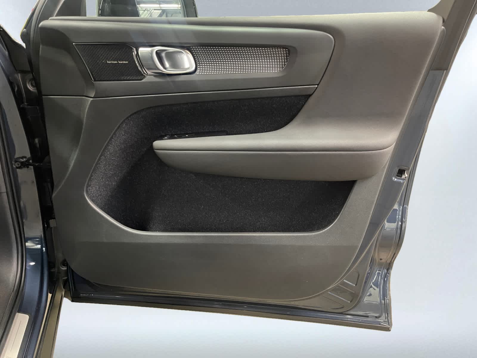 used 2022 Volvo XC40 Recharge Twin Pure Electric car, priced at $26,497