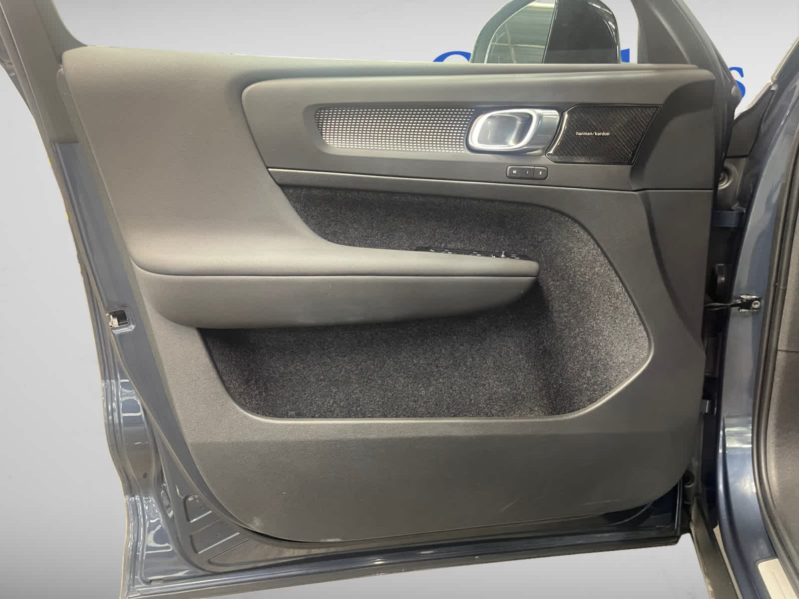 used 2022 Volvo XC40 Recharge Twin Pure Electric car, priced at $26,497