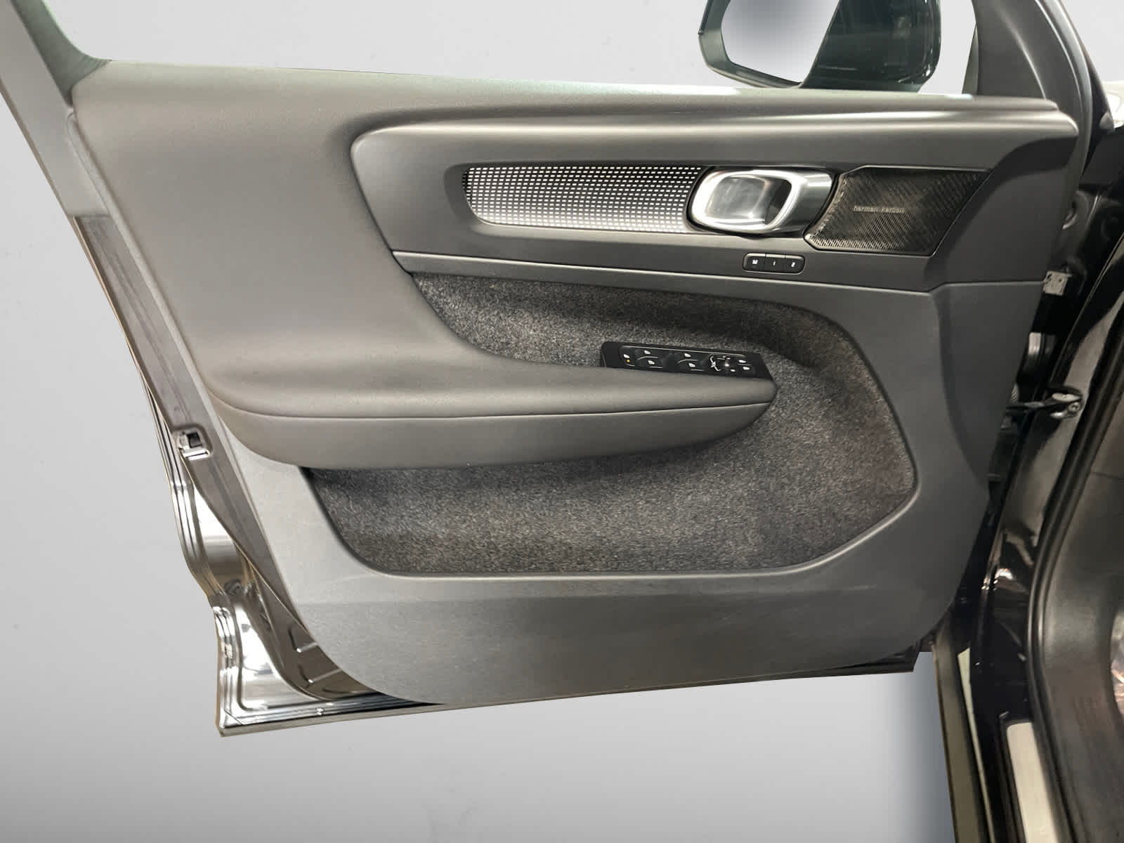 used 2022 Volvo XC40 car, priced at $23,498