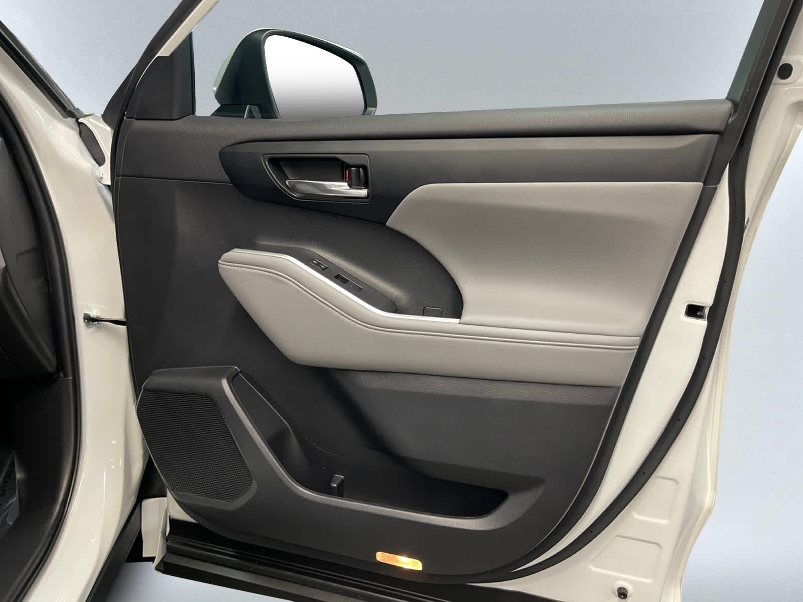 used 2022 Toyota Highlander car, priced at $37,997