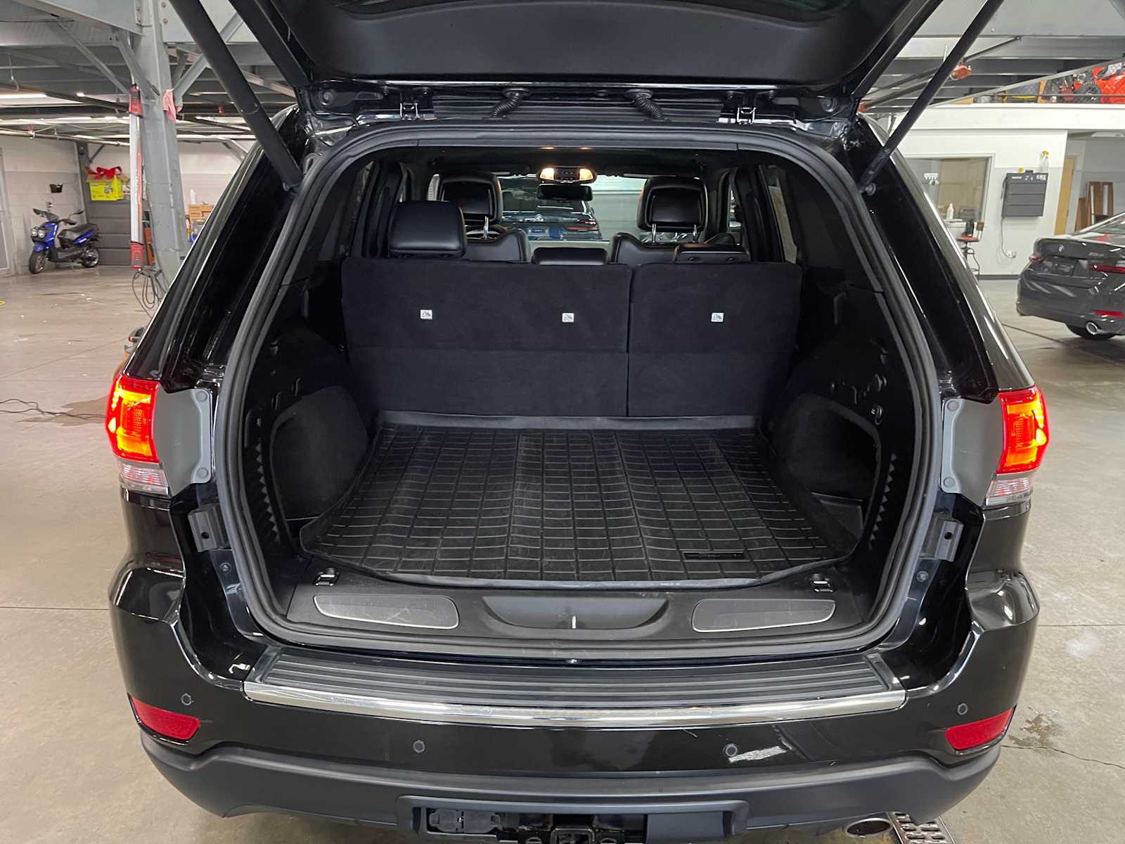 used 2016 Jeep Grand Cherokee car, priced at $14,498