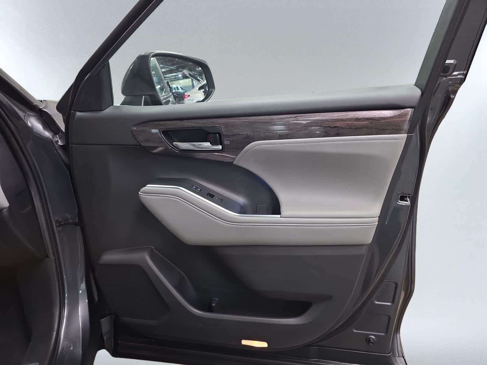 used 2020 Toyota Highlander car, priced at $34,997